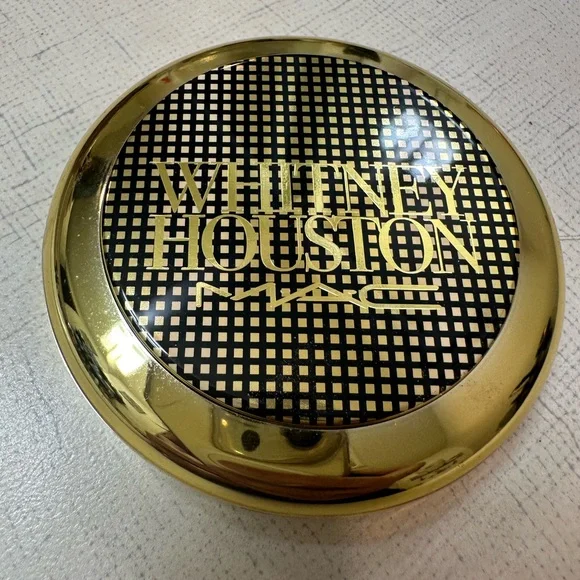 🐝 MAC WHITNEY HOUSTON “JUST WHITNEY “ SKIN FINISH - Picture 1 of 6